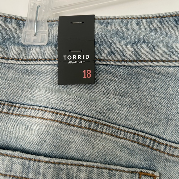 Torrid Women's Bermuda Boyfriend Vintage Stretch Mid-Rise Shorts Size 18 - Picture 3 of 5